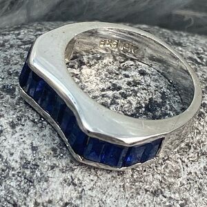 Vintage 925 Sterling Silver Ring,
Size 7 Band Sapphire stone,